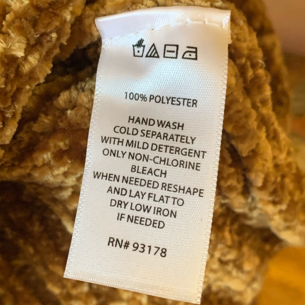 Max Studio Sweater - Picture 4 of 4